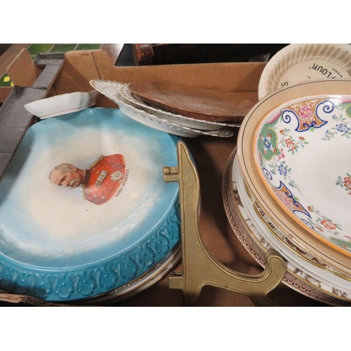 140 - TWO TRAYS OF ASSORTED CERAMICS ETC TO INCLUDE COMMEMORATIVE WARE ETC