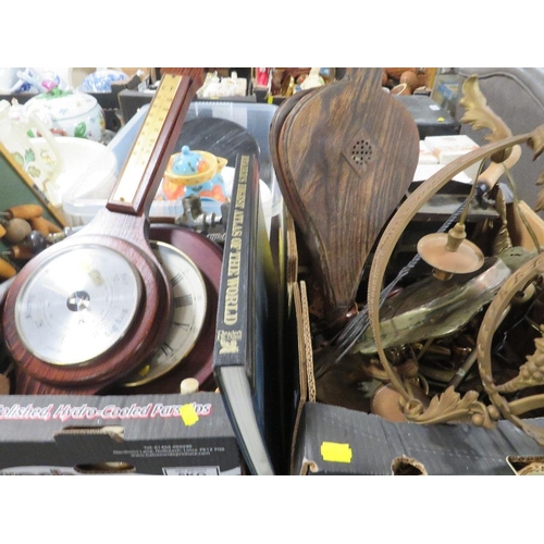 158 - TWO TRAYS OF METAL WARE AND SUNDRIES TO INCLUDE VINTAGE CEILING LIGHT , BEER TAPS , HORSE BRASSES ET... 