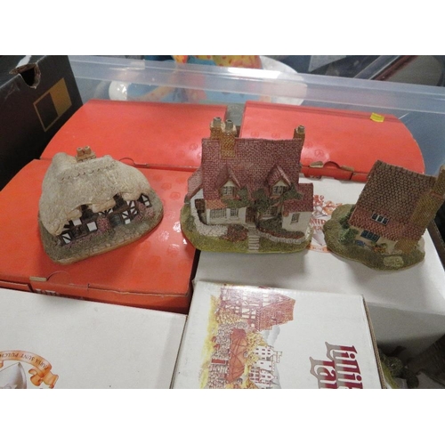 162 - TRAY OF ASSORTED LILLIPUT LANE COTTAGES TO INCLUDE BOXED EXAMPLES