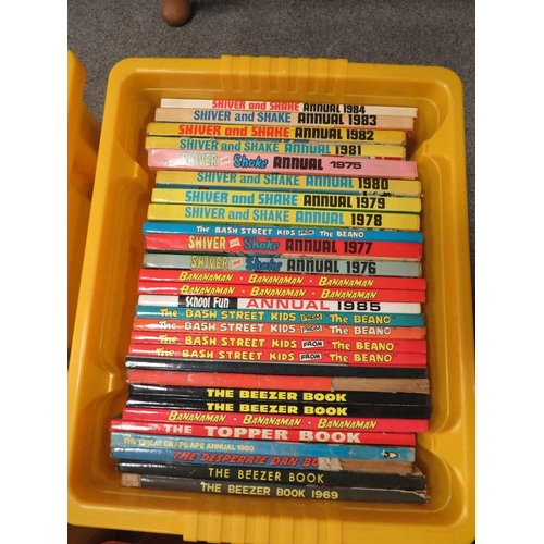 163 - A LARGE QUANTITY OF VINTAGE CHILDREN'S ANNUALS TO INCLUDE BEANO, WIZARD AND CHIPS, THE DANDY ETC (7 ... 