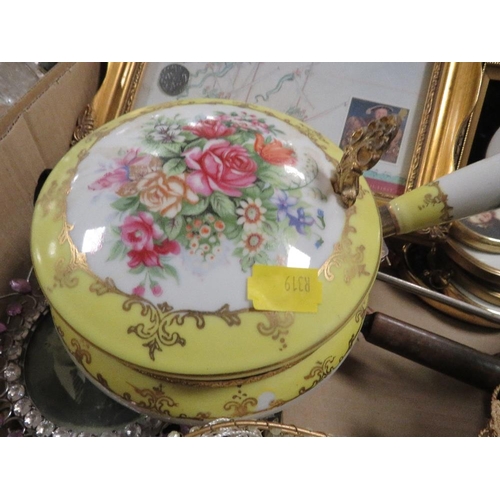 171 - A TRAY OF ASSORTED MINIATURE PICTURE FRAMES, MAGNIFYING GLASS, DRESSING TABLE MIRROR ETC