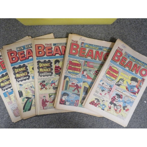 173 - A LARGE QUANTITY OF VINTAGE COMIC BOOKS AND ANNUALS TO INCLUDE BUSTER, X-MEN, PANINI STICKER ALBUMS ... 