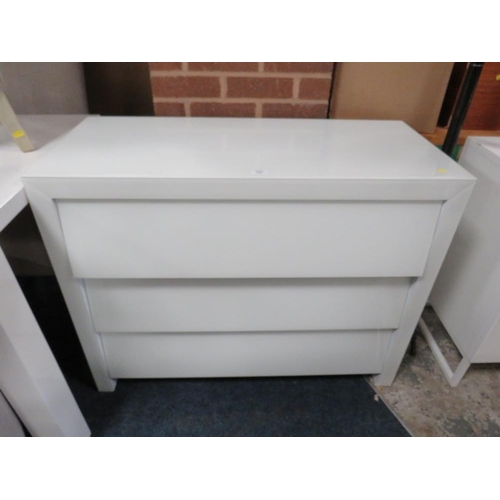 753 - A MODERN WHITE THREE DRAWER CHEST - W 101 cm