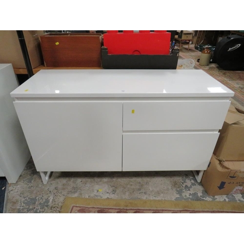 754 - A MODERN WHITE CABINET - W 120 cm