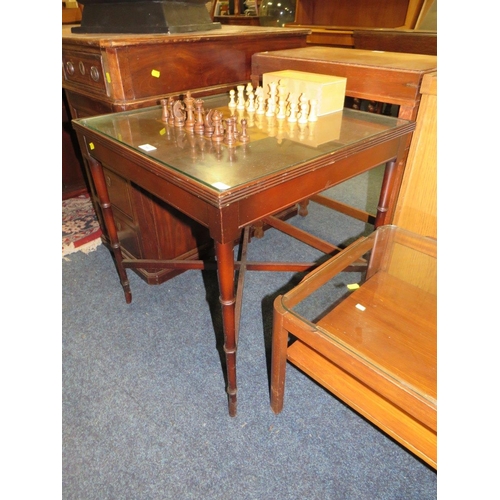 764 - A REVERSIBLE CHESS TABLE ON STAND WITH PIECES