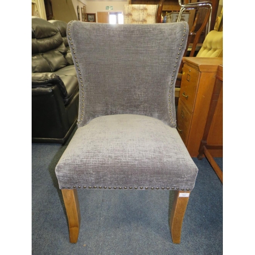 782 - A MODERN UPHOLSTERED BEDROOM CHAIR