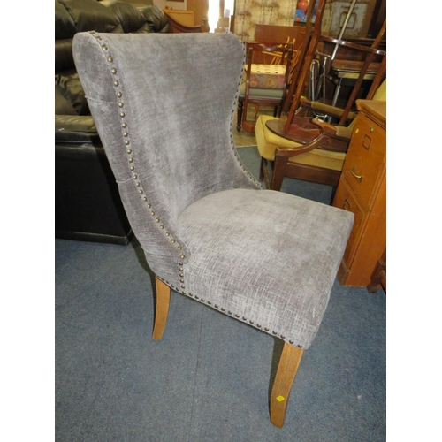 782 - A MODERN UPHOLSTERED BEDROOM CHAIR