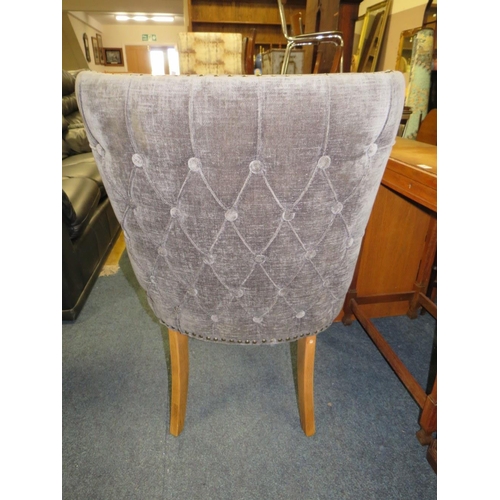 782 - A MODERN UPHOLSTERED BEDROOM CHAIR