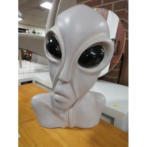 815 - A MODERN ALIEN MODEL FIGURE - H 56 cm