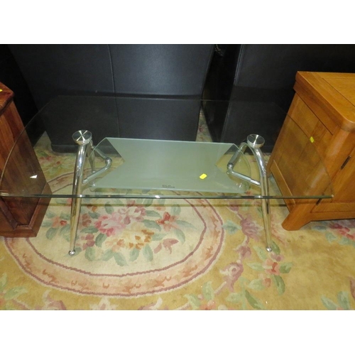 816 - A MODERN GLASS TOPPED COFFEE TABLE & CHEVAL MIRROR (2)