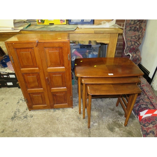 828 - A RETRO NEST OF TABLES & A TWO DOOR CABINET