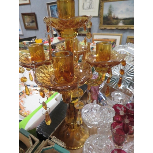 88 - A TRAY OF ASSORTED GLASSWARE TO INCLUDE DRESSING TABLE ITEMS AND A CANDELABRA TOGETHER WITH A TRAY O... 