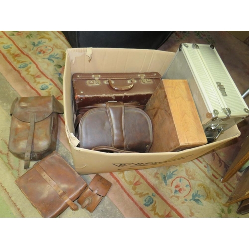 94 - A BOX OF ASSORTED VINTAGE CASES TO INCLUDE LEATHER EXAMPLES