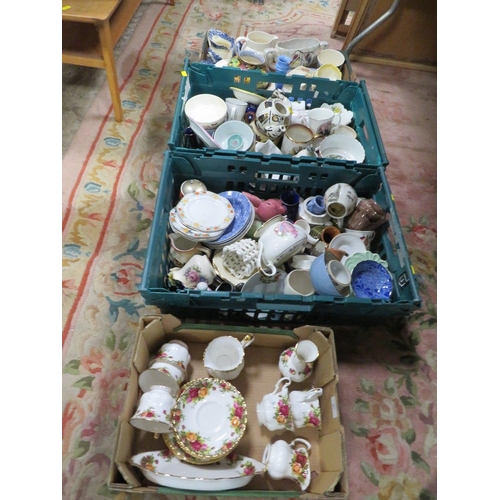 97 - FOUR TRAYS OF ASSORTED CERAMICS TO INCLUDE A SMALL QUANTITY OF ROYAL ALBERT OLD COUNTRY ROSES (PLAST... 