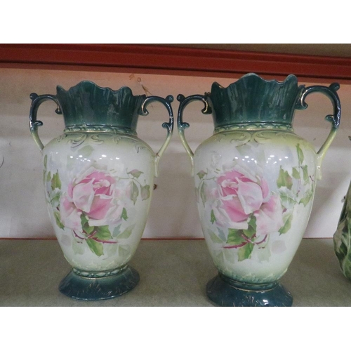 189 - A COLLECTION OF ANTIQUE AND VINTAGE VASES TOGETHER WITH A CERAMIC MANTLE CLOCK