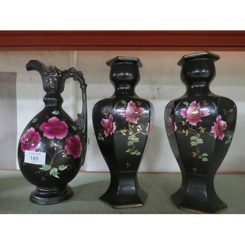 189 - A COLLECTION OF ANTIQUE AND VINTAGE VASES TOGETHER WITH A CERAMIC MANTLE CLOCK