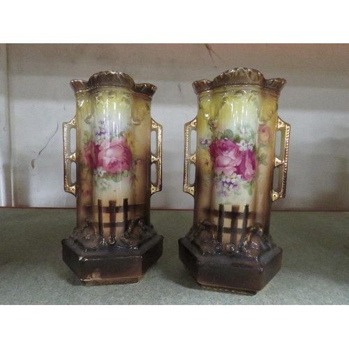 189 - A COLLECTION OF ANTIQUE AND VINTAGE VASES TOGETHER WITH A CERAMIC MANTLE CLOCK