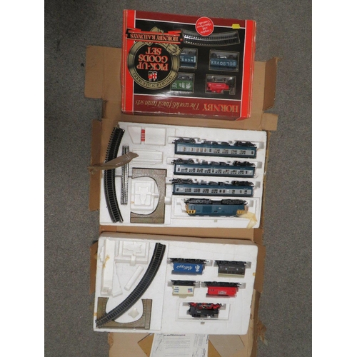 192 - A SELECTION OF MODEL RAILWAY TO INCLUDE A BOXED HORNBY PICK-UP GOODS SET