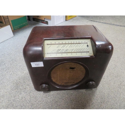 193 - A VINTAGE BAKELITE BUSH RADIO A/F TOGETHER WITH A SMITHS MANTLE CLOCK AND ANOTHER (3)