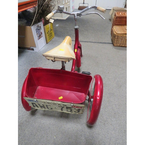 196 - A VINTAGE CHILDS TRIKE