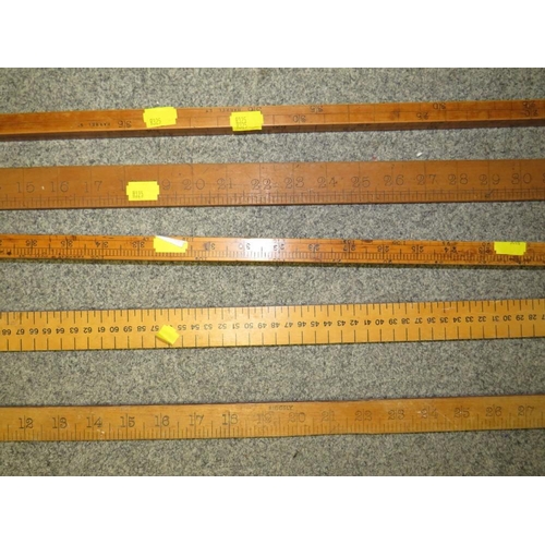 244 - A SELECTION OF ASSORTED VINTAGE MEASURING STICKS (5)