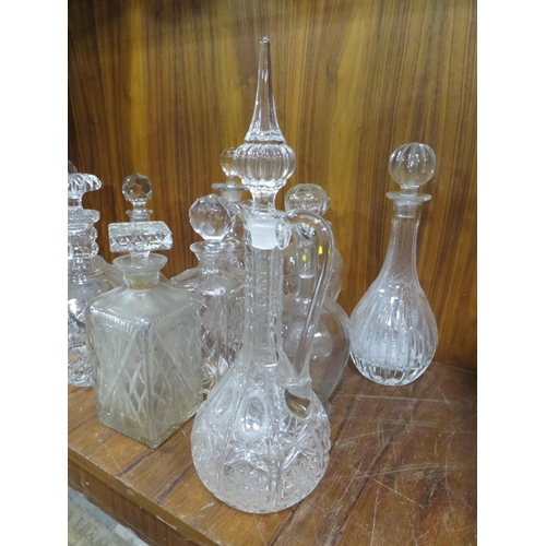 255 - A COLLECTION OF MODERN AND ANTIQUE DECANTERS (12)