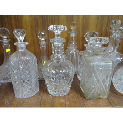 255 - A COLLECTION OF MODERN AND ANTIQUE DECANTERS (12)