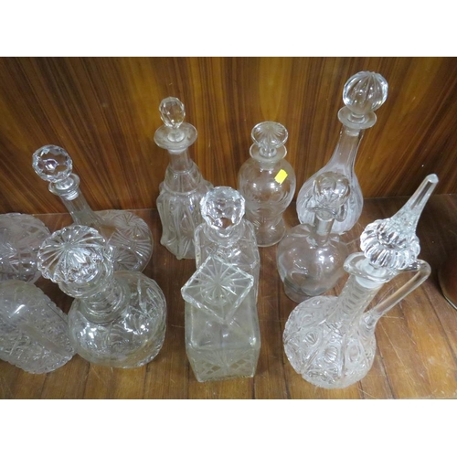 255 - A COLLECTION OF MODERN AND ANTIQUE DECANTERS (12)