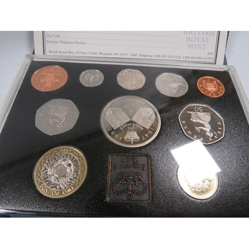 292 - A SMALL TRAY OF COLLECTABLE COINAGE TOGETHER WITH A QUANTITY OF WRIST WATCHES