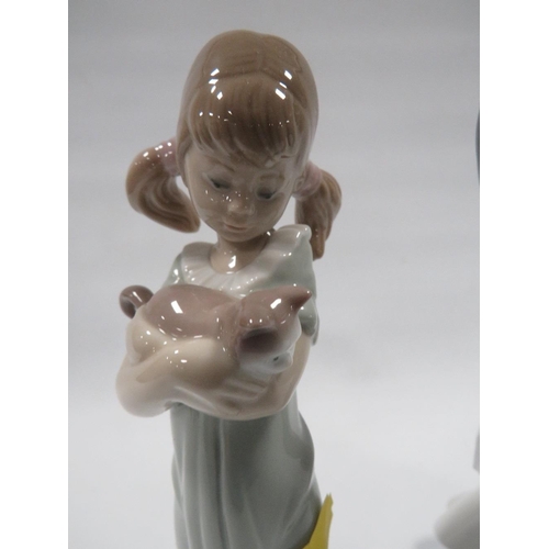 301 - TWO SMALL LLADRO FIGURINES