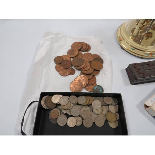 302 - A TRAY OF ASSORTED COLLECTABLE'S TO INCLUDE VINTAGE MONEY BANK , COINS, CIGARETTE CARDS ETC