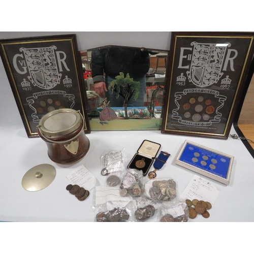 310 - A TRAY OF COLLECTABLE'S TO INCLUDE MEDALLIONS , FRAMED COIN SETS, AND A PAINTED MIRROR