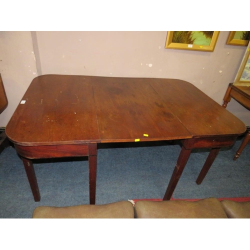 795 - A THREE PIECE MAHOGANY EXTENDING TABLE