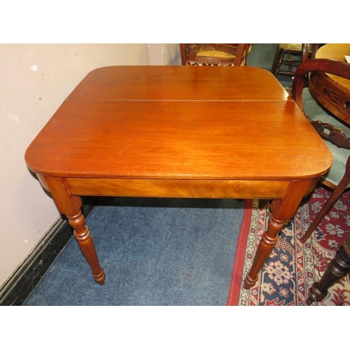 795 - A THREE PIECE MAHOGANY EXTENDING TABLE