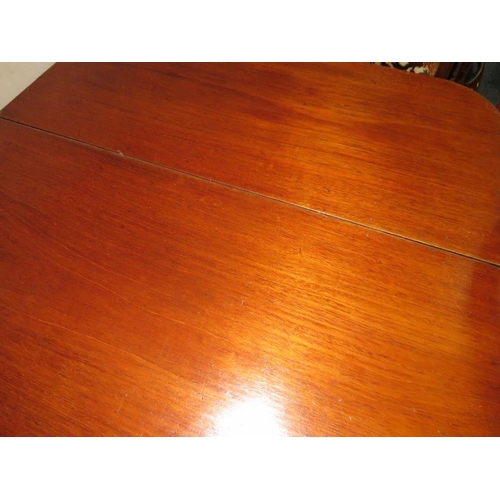 795 - A THREE PIECE MAHOGANY EXTENDING TABLE