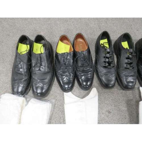 96 - FIVE PAIRS OF HIGHLAND / GILLY BROGUES, together with two pairs of spats, four pairs of white knee h... 