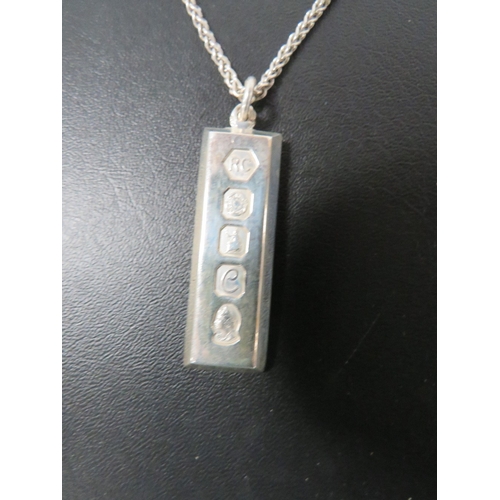 317 - A MENS VINTAGE 1oz SILVER INGOT ON A SILVER CHAIN