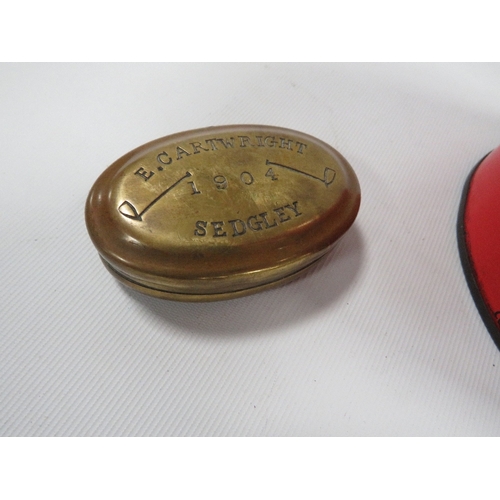 342 - A BRASS SNUFF BOX DATED SEDGLEY 1904 E. CARTWRIGHT TOGETHER WITH A TIN OF ASSORTED COINS