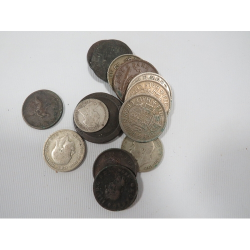 342 - A BRASS SNUFF BOX DATED SEDGLEY 1904 E. CARTWRIGHT TOGETHER WITH A TIN OF ASSORTED COINS