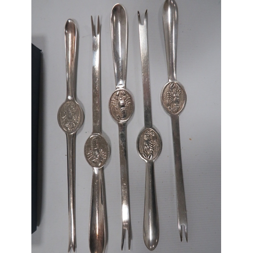 344 - A SET OF SIX HALLMARKED SILVER TEA SPOONS TOGETHER WITH FIVE ASSORTED SILVER PLATED LOBSTER PICKS