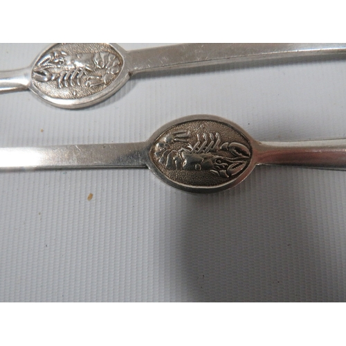 344 - A SET OF SIX HALLMARKED SILVER TEA SPOONS TOGETHER WITH FIVE ASSORTED SILVER PLATED LOBSTER PICKS