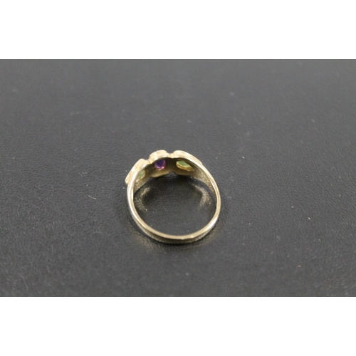 373 - A HALLMARKED 9 CARAT GOLD AMETHYST  AND PERIDOT THREE STONE RING IN RUB OVER SETTING approx weight 2... 