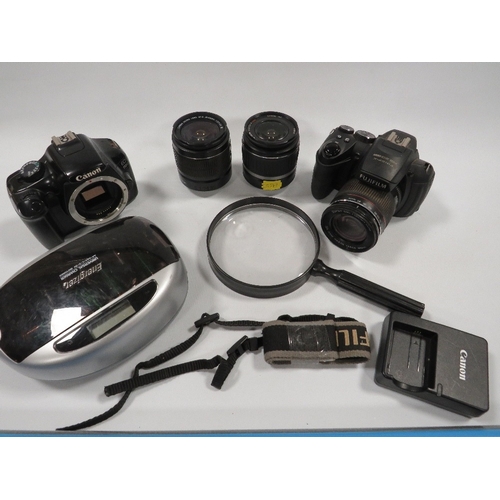 442 - A QUANTITY OF PHOTOGRAPHIC EQUIPMENT TO INCLUDE CAMERAS AND  LENSES A/F