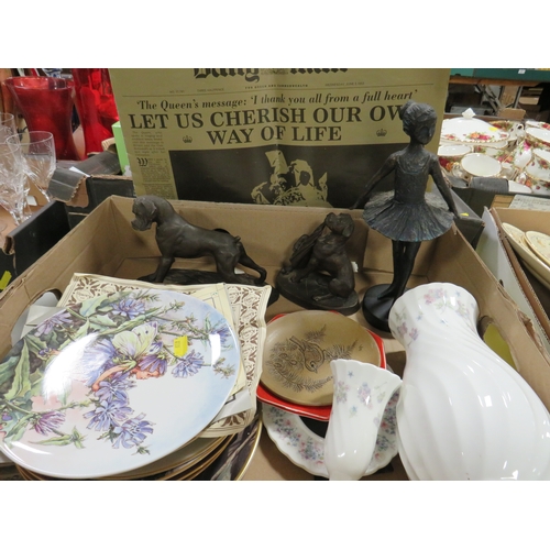 116 - A TRAY OF CERAMICS ETC TO INCLUDE WEDGWOOD, APRIL FLOWERS VASE, HEREDITIES DOG FIGURES, PLATES. TO I... 