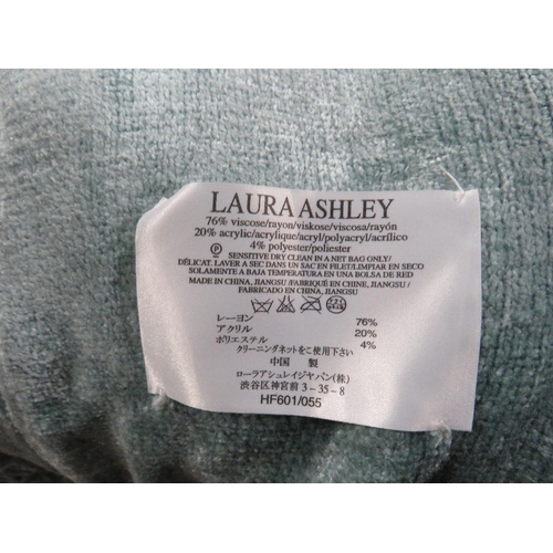 109 - TWO BOXES OF EX SHOW HOME ITEMS TO INCLUDE TWO LAURA ASHLEY THROWS, A SELECTION OF CUSHIONS, SINGLE ... 