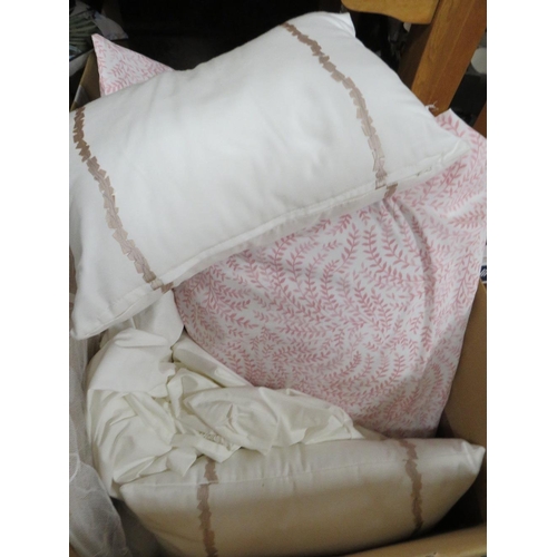 109 - TWO BOXES OF EX SHOW HOME ITEMS TO INCLUDE TWO LAURA ASHLEY THROWS, A SELECTION OF CUSHIONS, SINGLE ... 