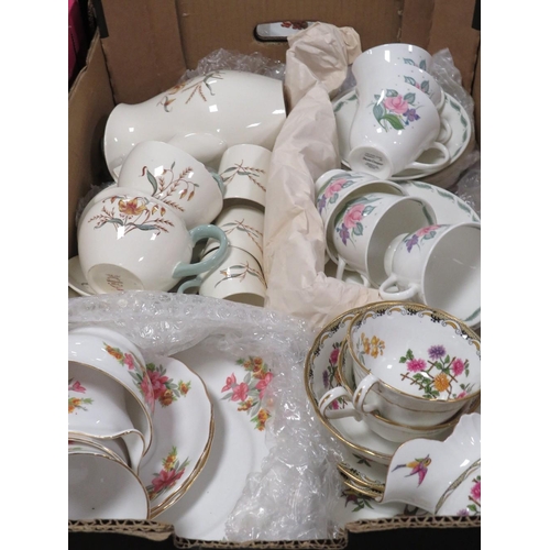 115 - A TRAY OF ROYAL ALBERT BRIGADOON TOGETHER WITH A TRAY OF ASSORTED CERAMICS TO INCLUDE AYNSLEY  MIKAD... 