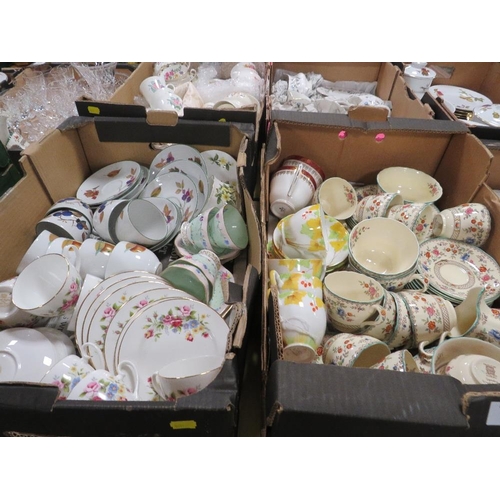 118 - TWO TRAY OF CERAMICS TO INCLUDE SPODE ROYAL JASMINE TEA WARE