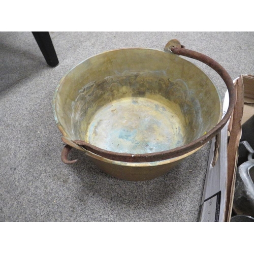 132 - A TRAY OF ASSORTED PEWTER WARE TOGETHER WITH A BRASS JAM PAN