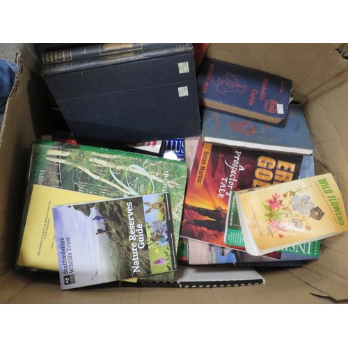 139 - TWO TRAYS OF VINTAGE BOOKS TO INCLUDE VOLUMES OF MODERN MINING PRACTICE